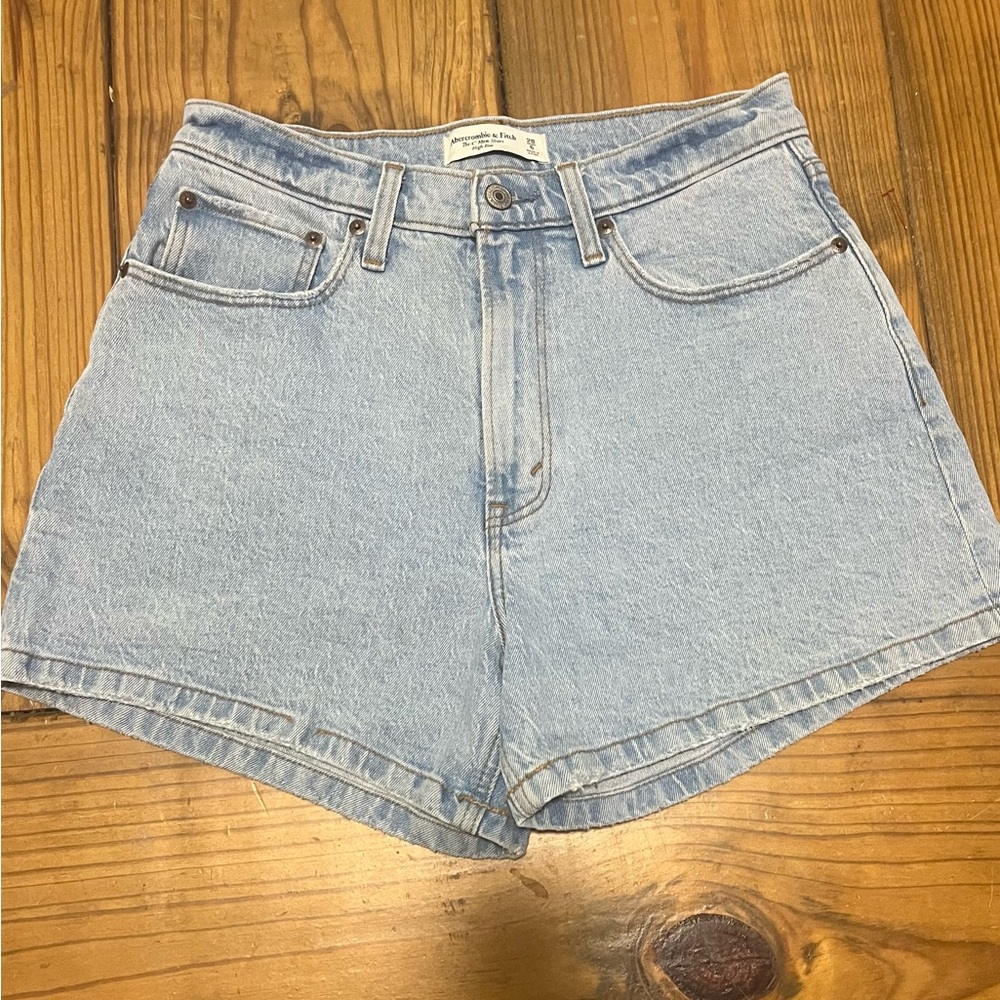 Abercrombie and Fitch 4” High Rise Mom Shorts Curve Love